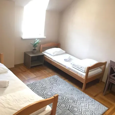Pelican Guest House & Hostel Çernivtsi Dış mekan fotoğraf