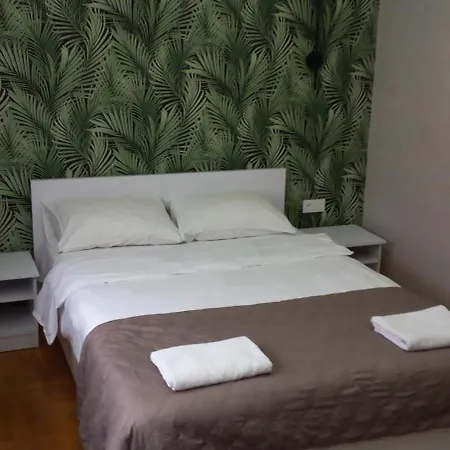 Pelican Guest House & Hostel Çernivtsi Dış mekan fotoğraf