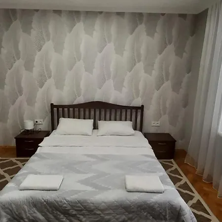 Pelican Guest House & Hostel Çernivtsi Dış mekan fotoğraf