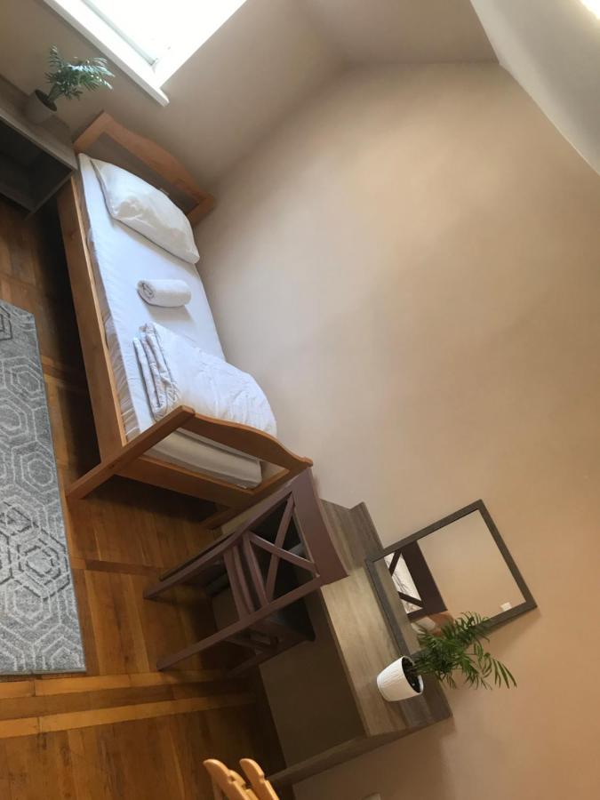Hostel Pelican & *